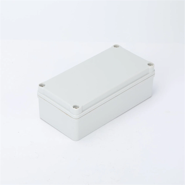 Several items of low-voltage switchgear busbar bridge