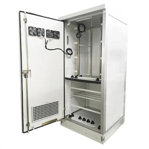 Connection between photovoltaic cable trays