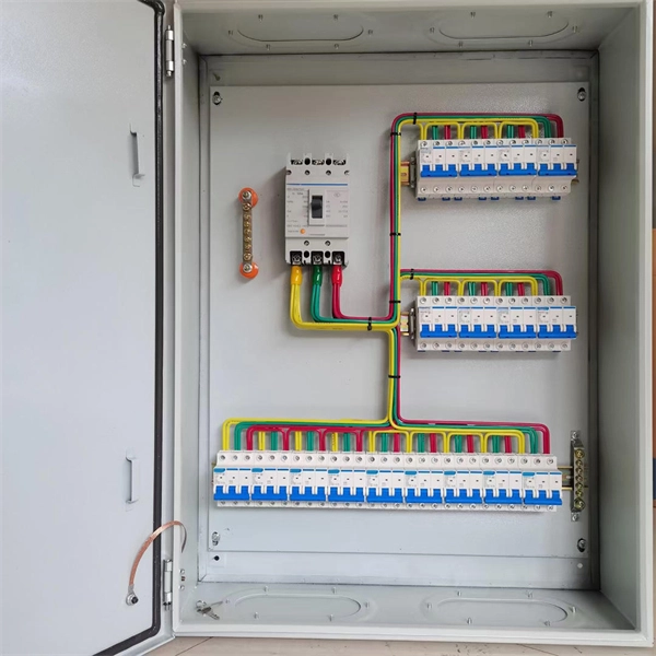 Correct installation of photovoltaic combiner box
